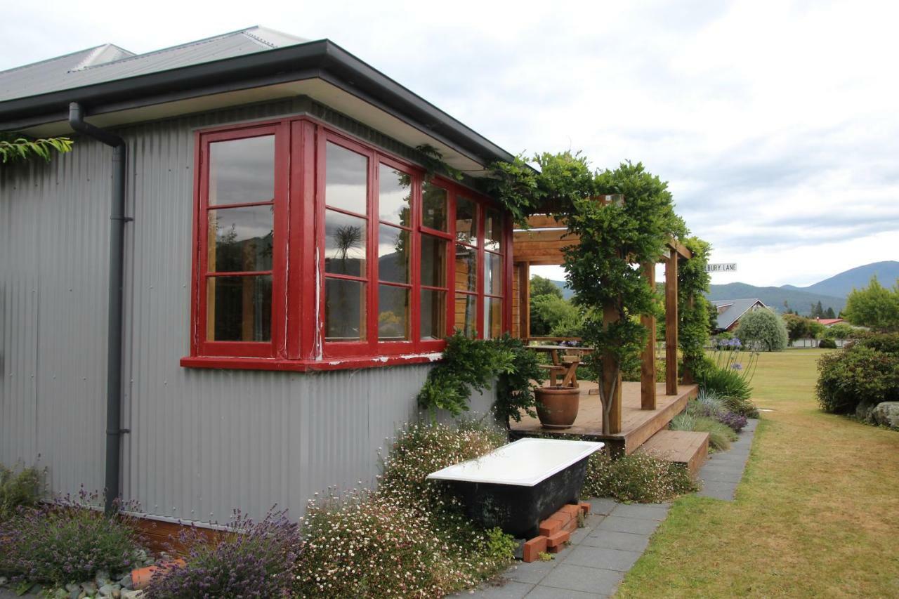 Villa Batch With A View Te Anau Exterior foto